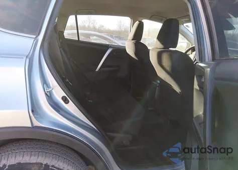 2018 Toyota Rav4 Le z USA, uszkodzony, nr VIN JTMBFREV1JJ217505